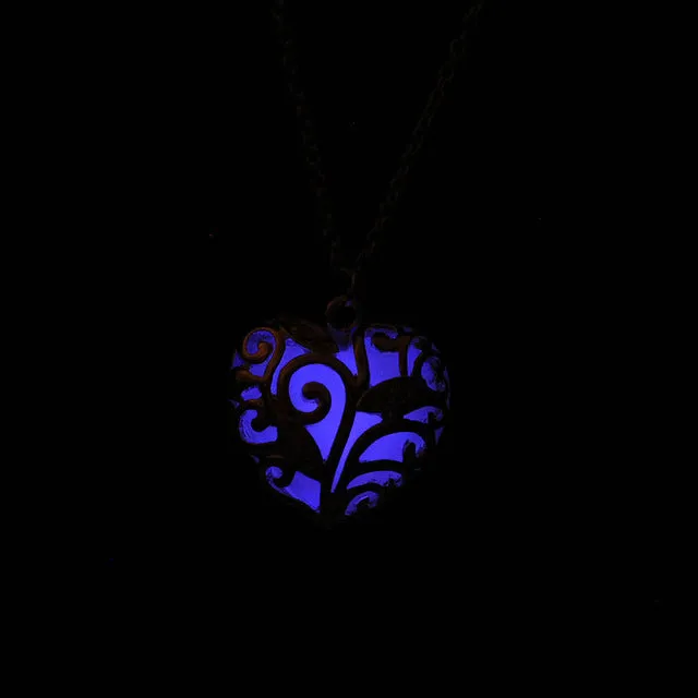 2017 Fluorescence Necklace women love heart gift Glow in the Dark Pendant necklace with 48cm chain blue green pink Jewelry