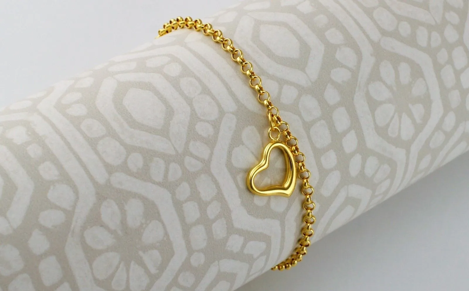 9ct Yellow Gold Open Heart Charm Bracelet 18cm / 7 inch