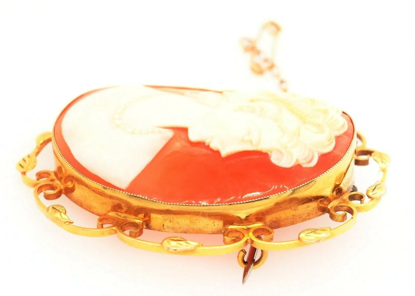 9ct Yellow Gold Shell Cameo Brooch with Scroll Wire & Leaf Surround