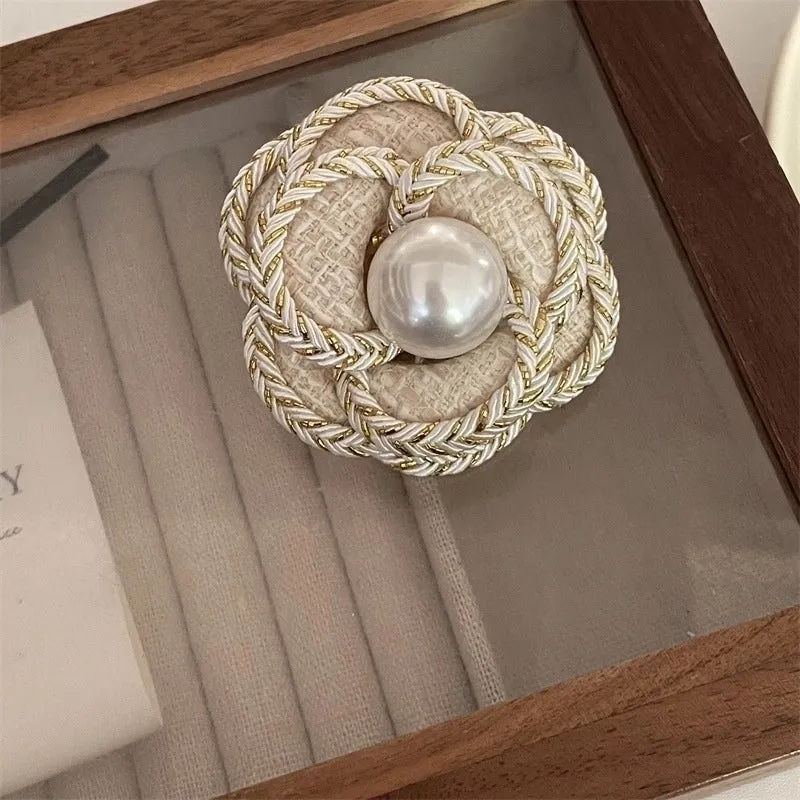 Elegant Pin Flower Imitation Pearl Plating Women's Brooches