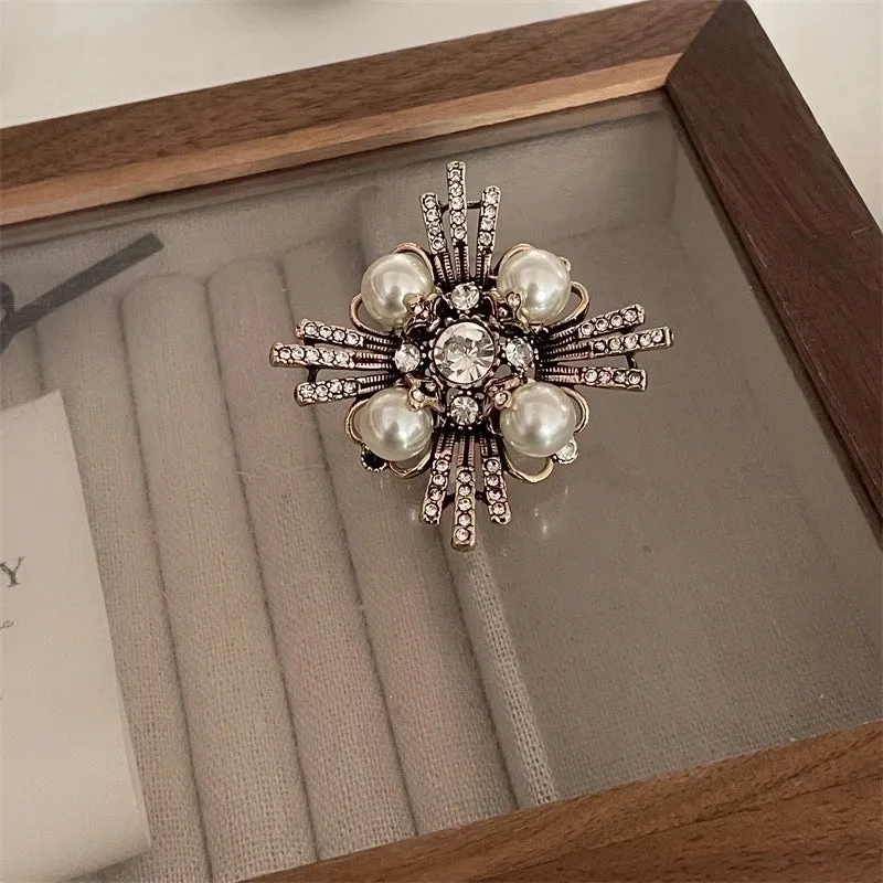 Elegant Pin Flower Imitation Pearl Plating Women's Brooches