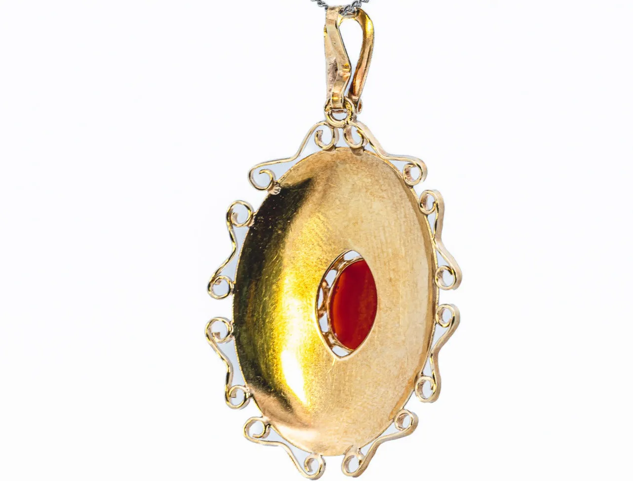 Elegant Yellow Gold Pendant with Red Cabochon Centrepiece