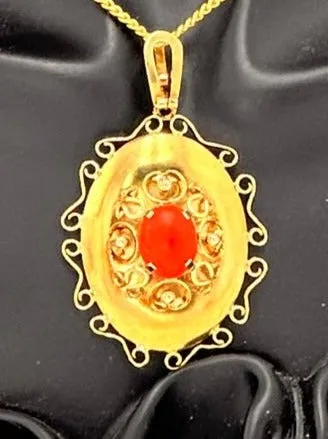 Elegant Yellow Gold Pendant with Red Cabochon Centrepiece