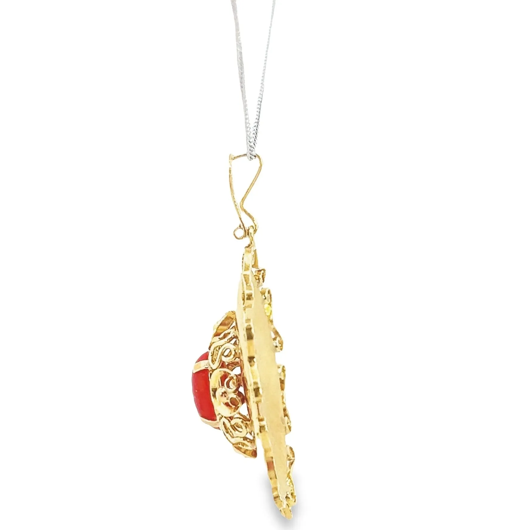 Elegant Yellow Gold Pendant with Red Cabochon Centrepiece