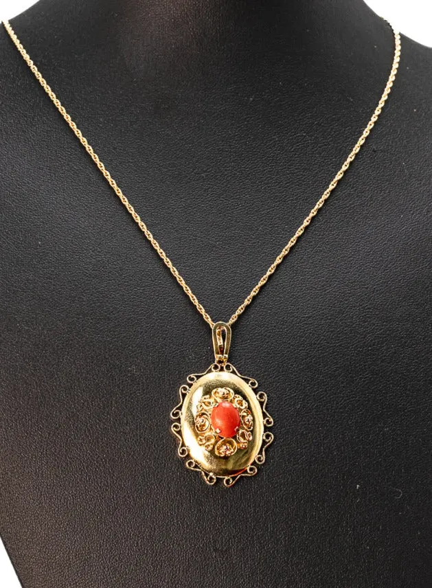 Elegant Yellow Gold Pendant with Red Cabochon Centrepiece