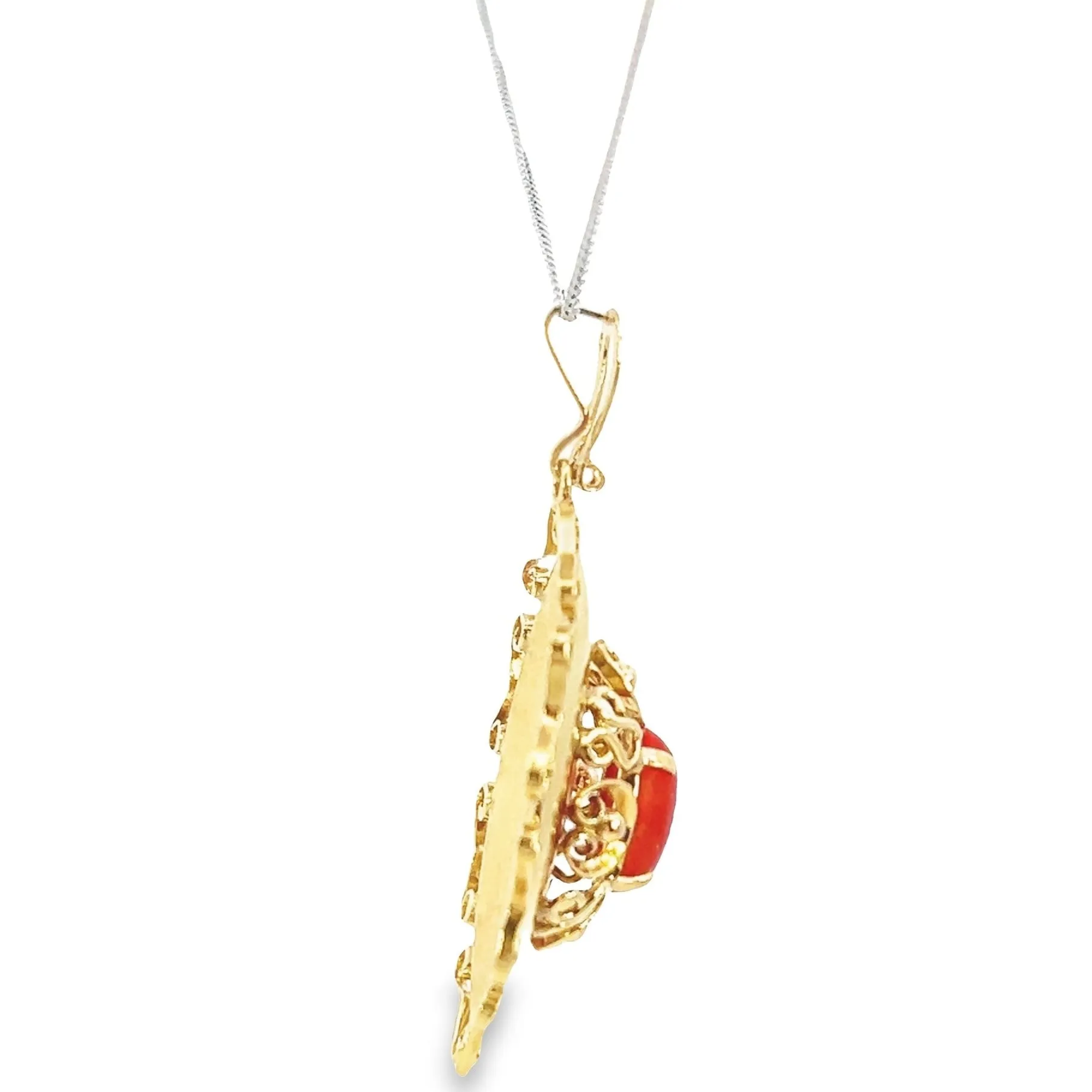 Elegant Yellow Gold Pendant with Red Cabochon Centrepiece