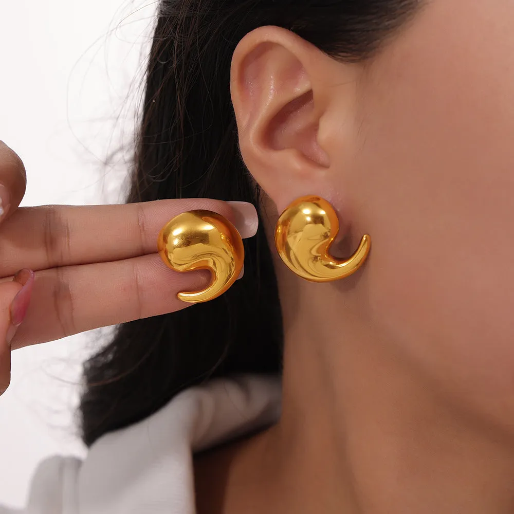 Golden Twisted Geometric Earrings with a Stylish Touch