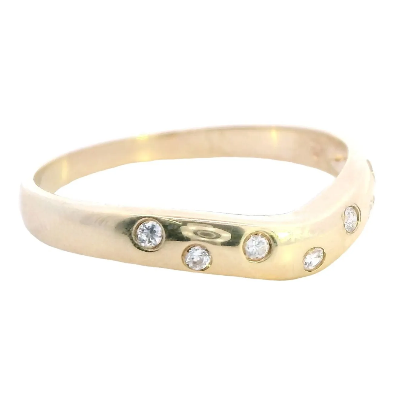 Luxurious 9ct Yellow Gold Diamond Ring - A Harmony of Radiance