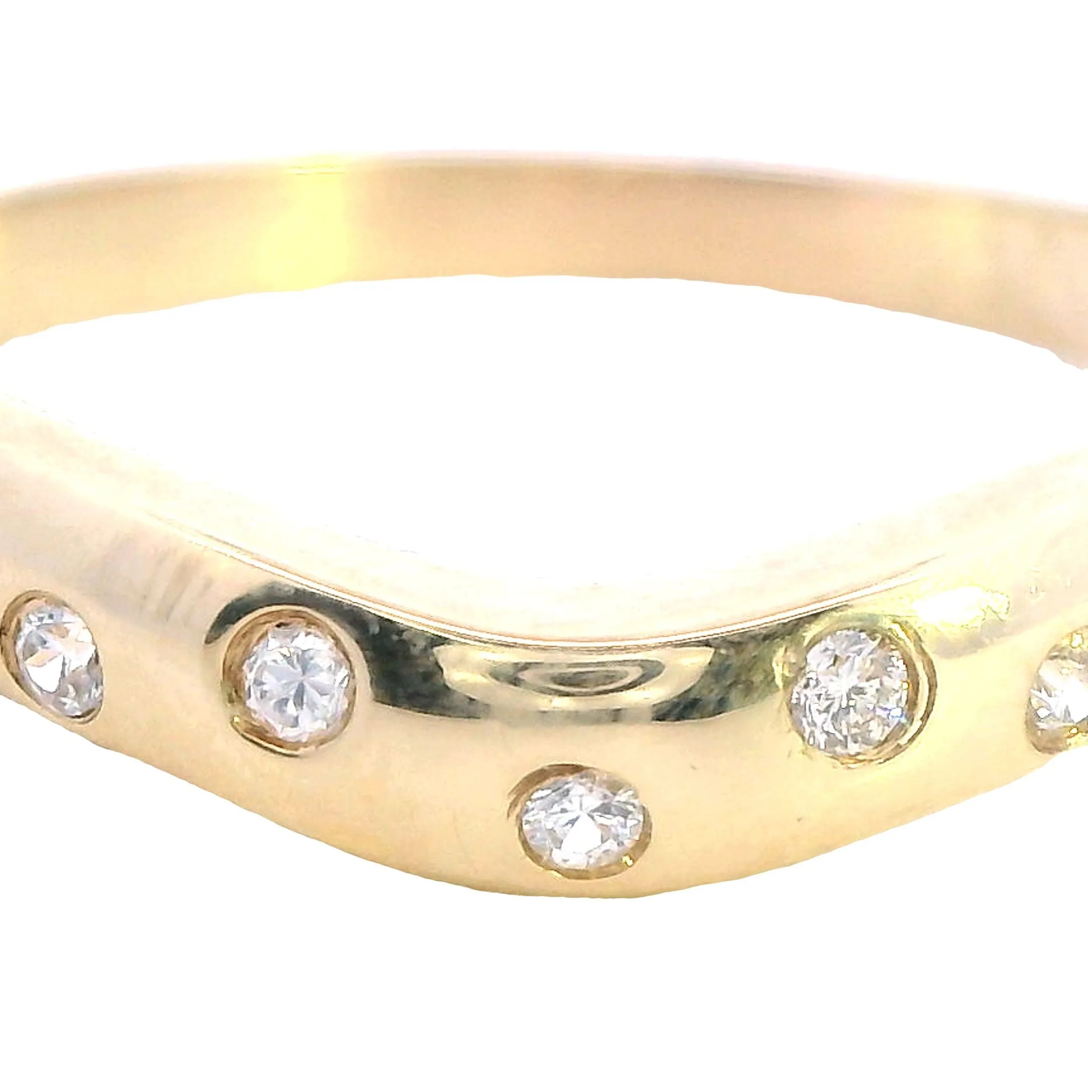 Luxurious 9ct Yellow Gold Diamond Ring - A Harmony of Radiance