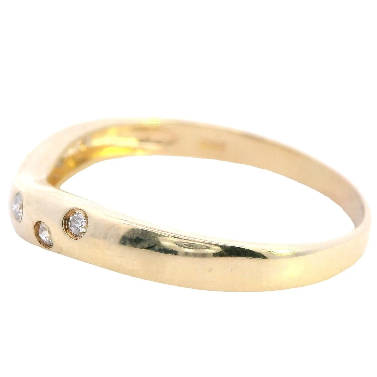 Luxurious 9ct Yellow Gold Diamond Ring - A Harmony of Radiance