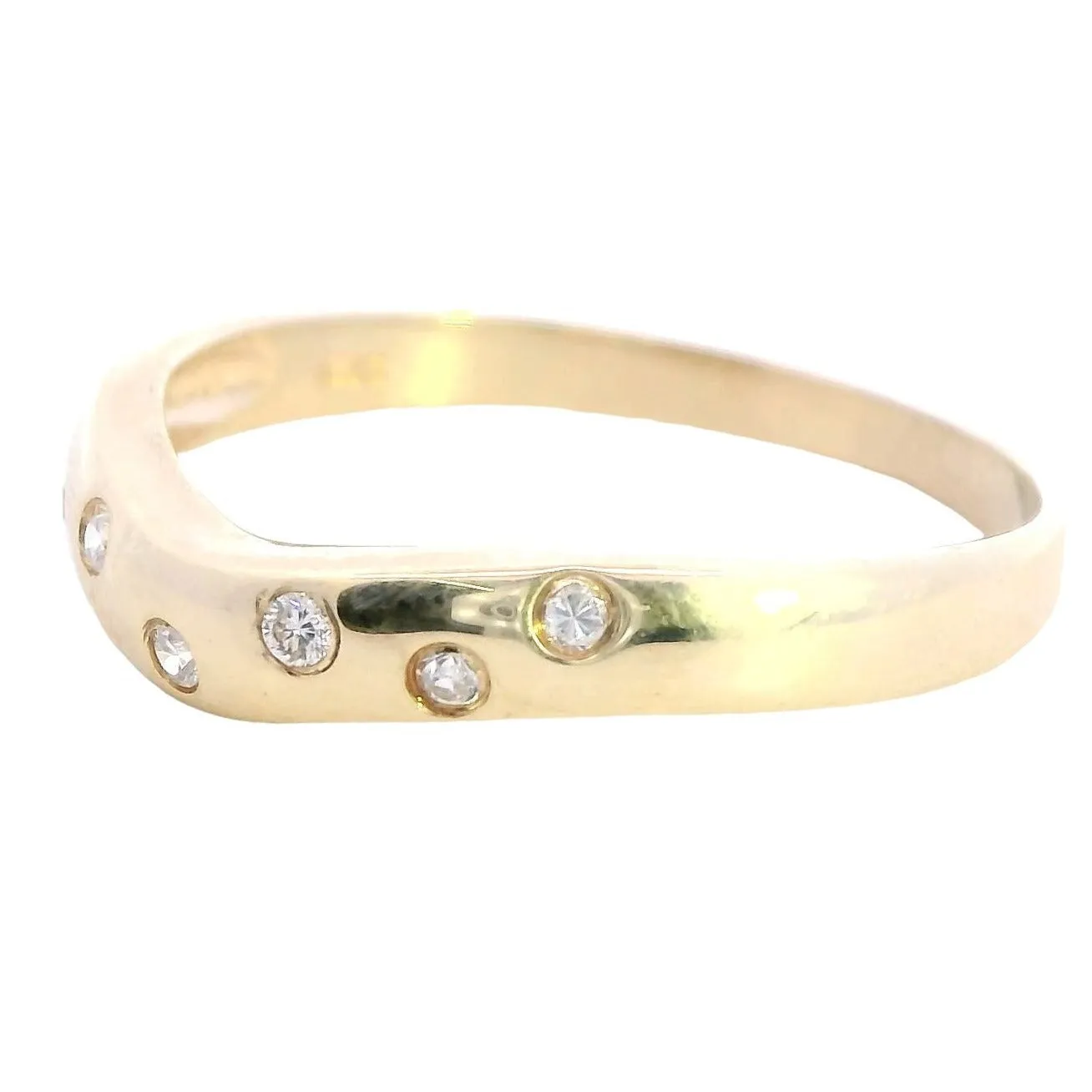 Luxurious 9ct Yellow Gold Diamond Ring - A Harmony of Radiance