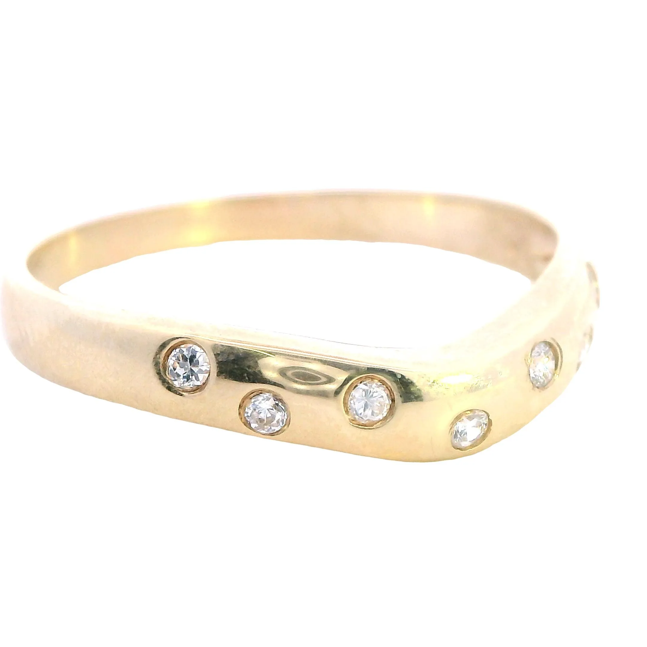 Luxurious 9ct Yellow Gold Diamond Ring - A Harmony of Radiance