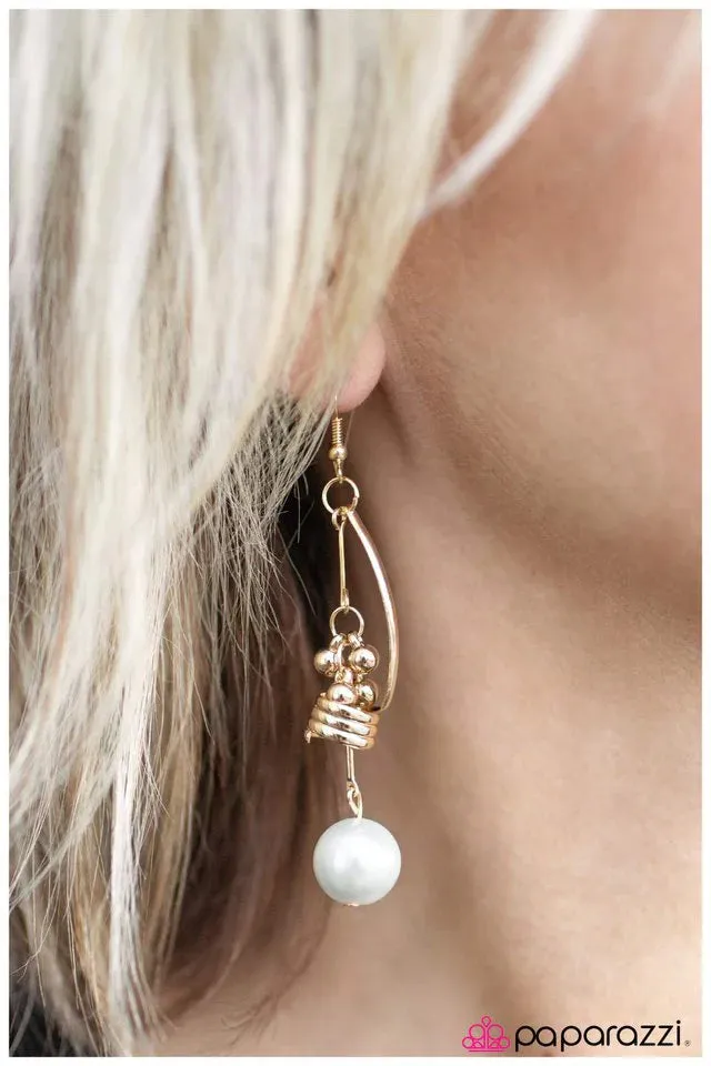 Paparazzi Earring ~ Dont Forget Your Pearls - White