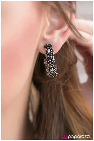 Paparazzi Earring ~ Kiss and Make Up - Silver