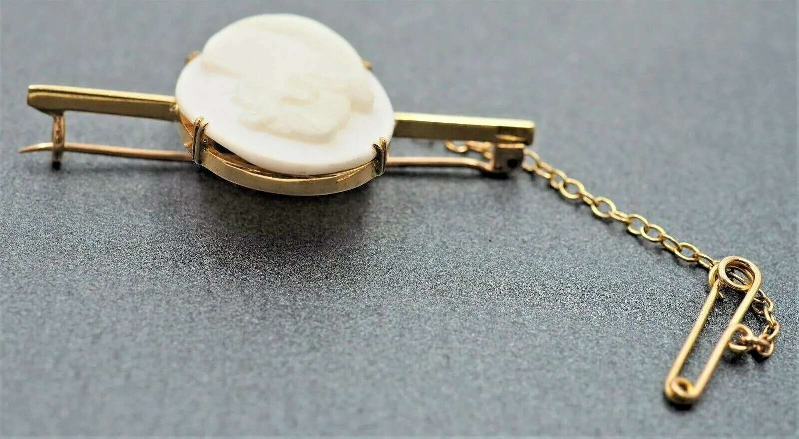 Shell Cameo 18ct Yellow Gold Bar Brooch