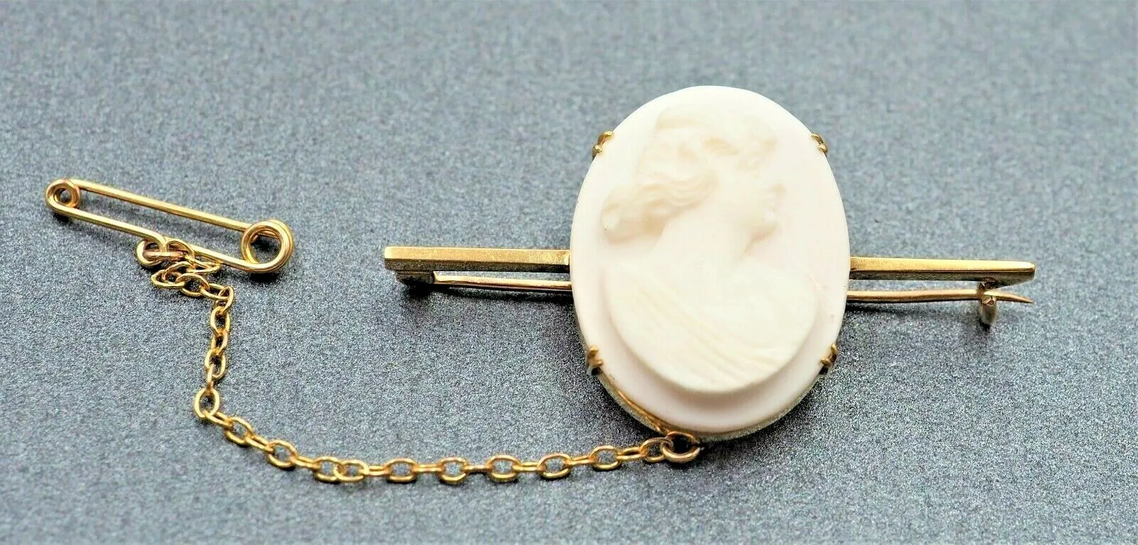 Shell Cameo 18ct Yellow Gold Bar Brooch