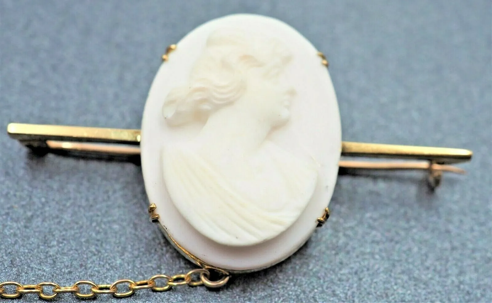 Shell Cameo 18ct Yellow Gold Bar Brooch